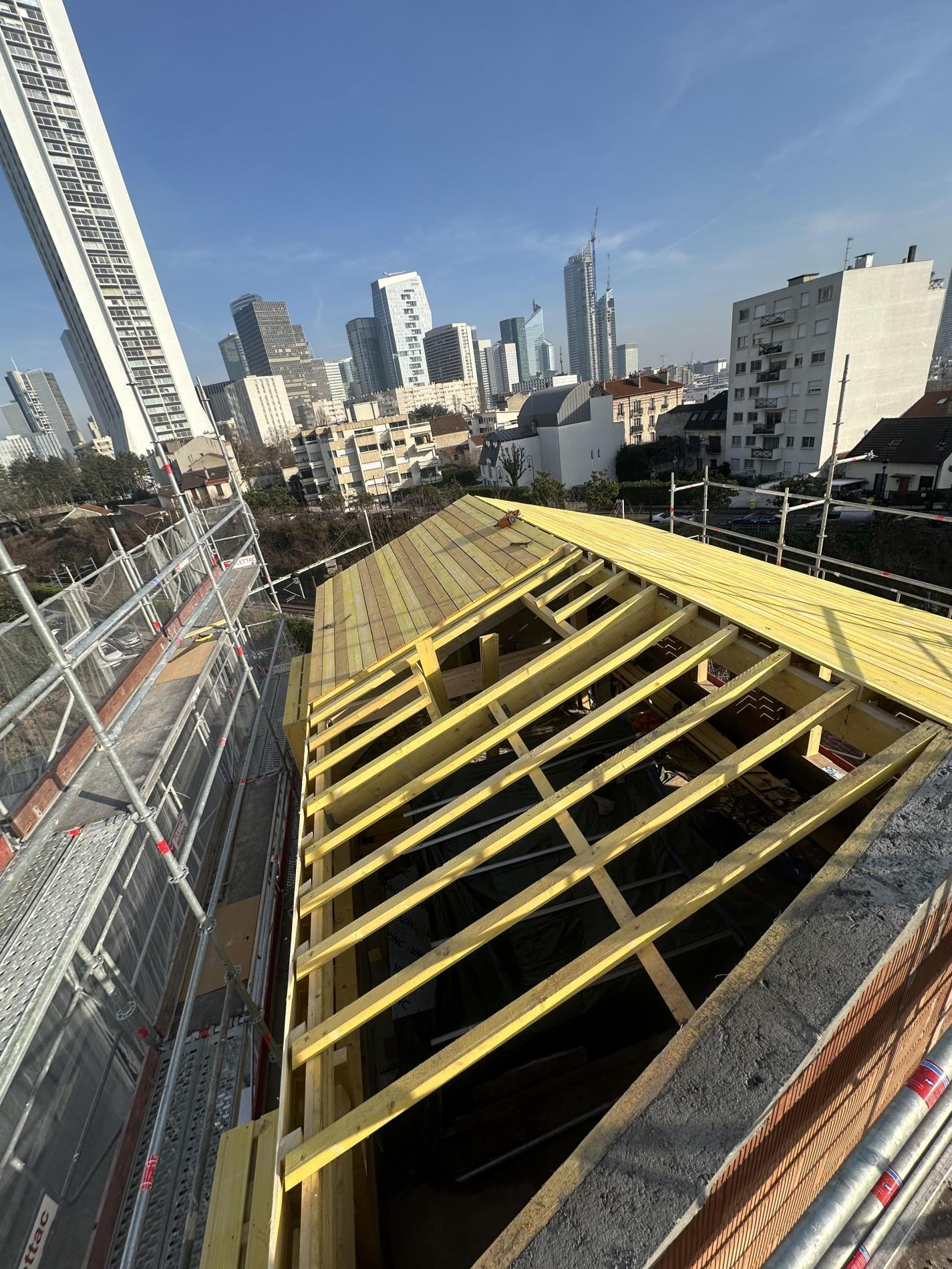 Janvier 2025 création d’une charpente couverture de type mansard en zinc anthra VM zinc