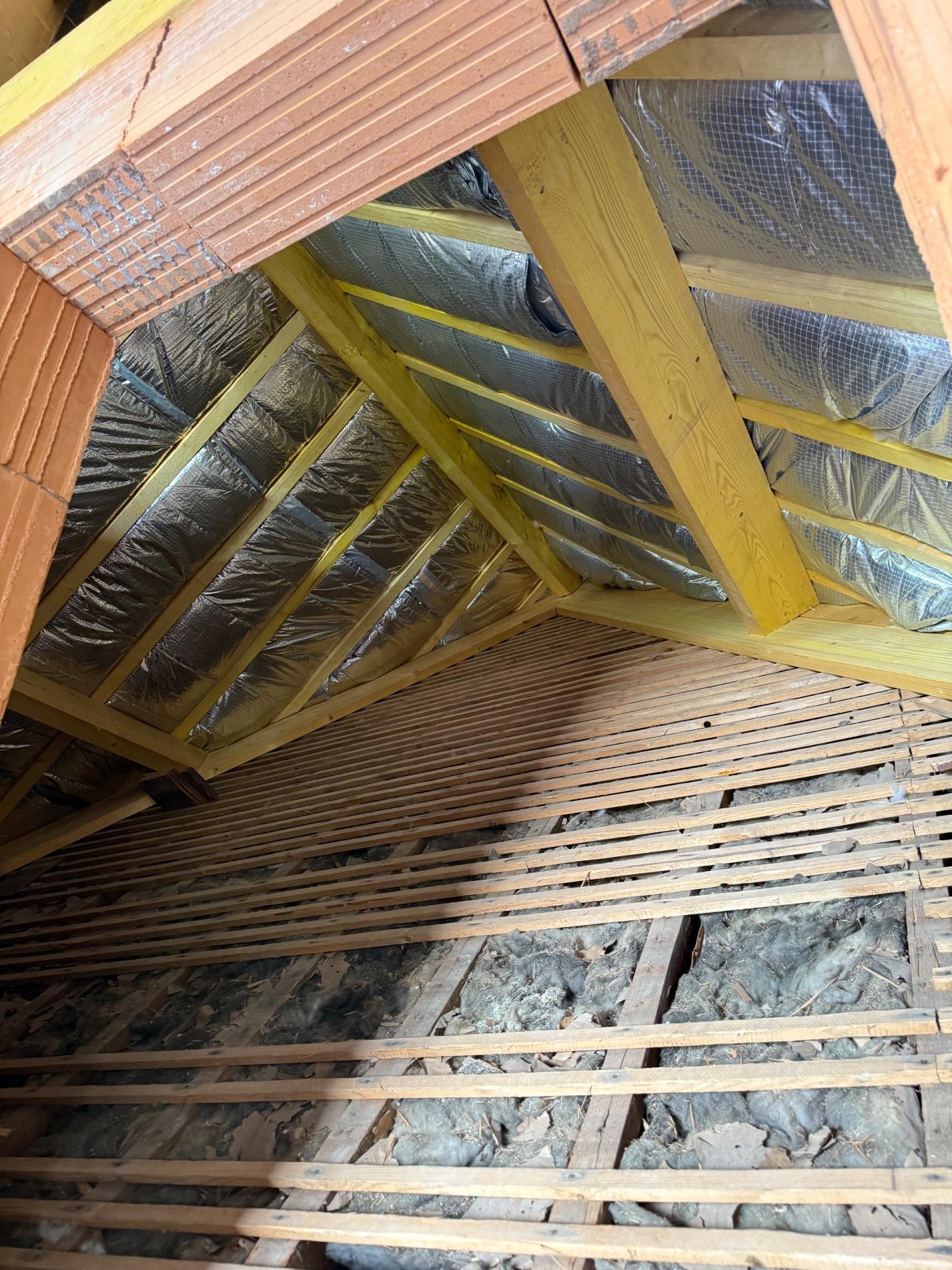 Juin 2025 - création d’une charpente traditionnelle et d’une couverture en tuile plates phalempin vieillie