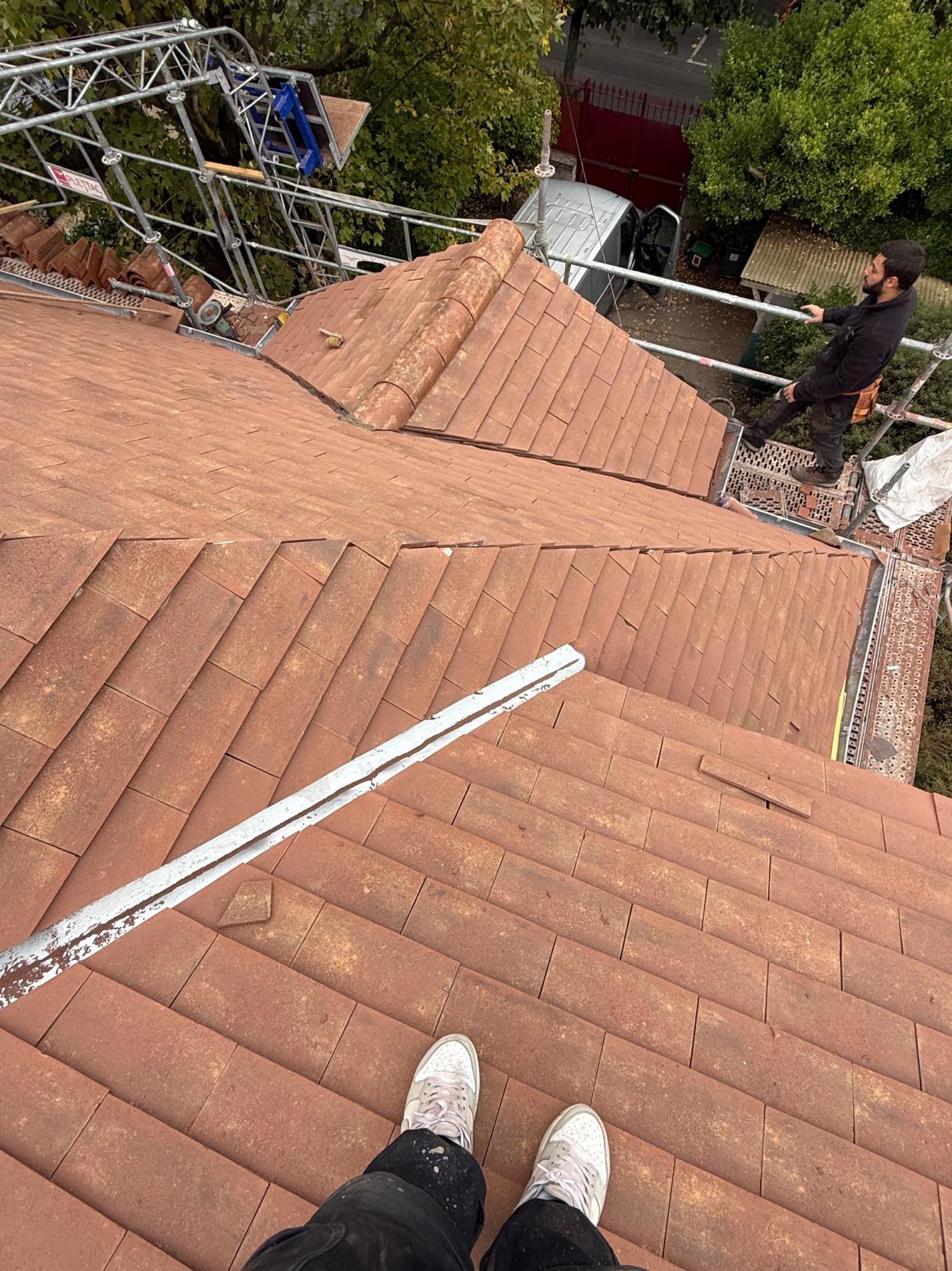 Chantier actuel sur la commune de Houilles 78800 , tuiles plates Elysee coloris Longchamps